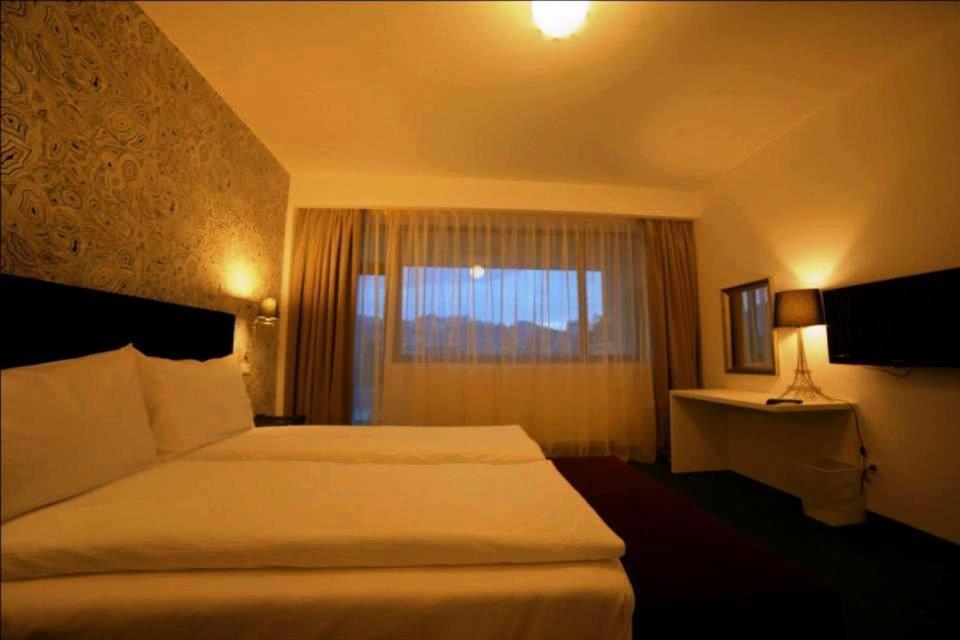 Apart Hotel Vlad Tepes Braşov Dış mekan fotoğraf
